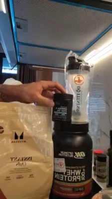 Độ Fitness đóng gói đơn hàng whey, bình lắc giao toàn quốc